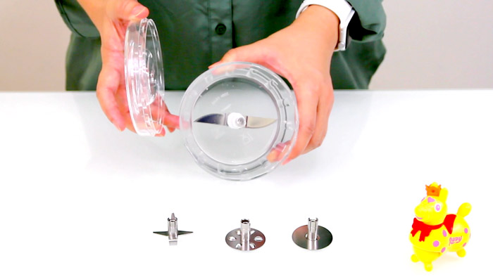 Bamix Deluxe M150 隨附三款刀頭、一個研磨杯