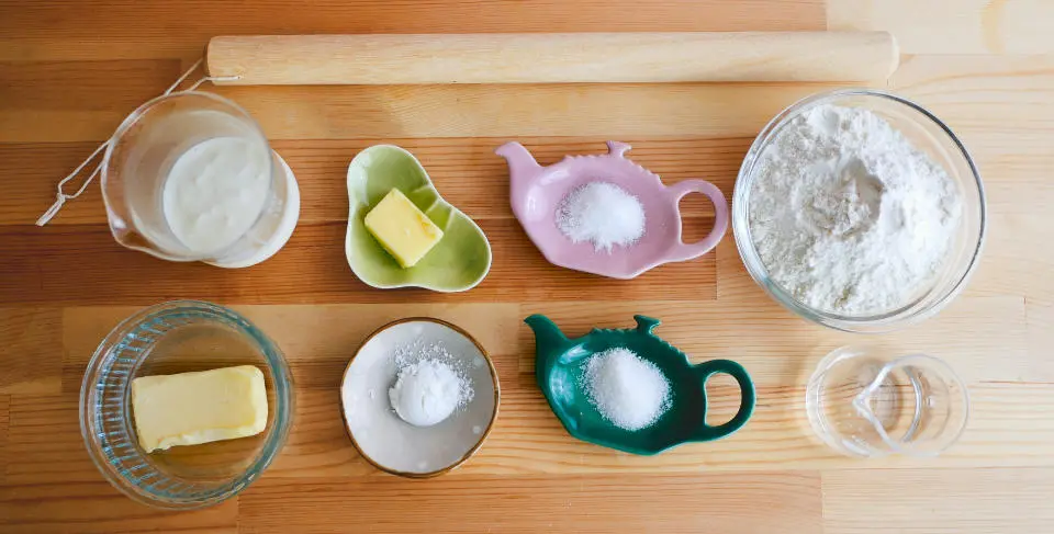 製作比司吉所需的食材