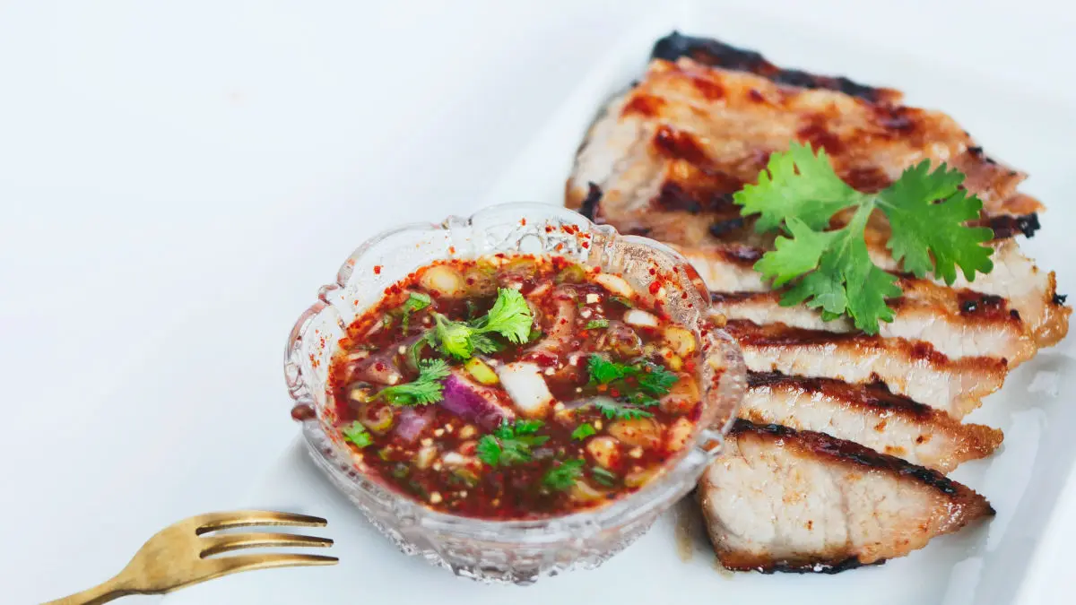 泰式烤豬頸肉佐經典不敗香辣沾醬