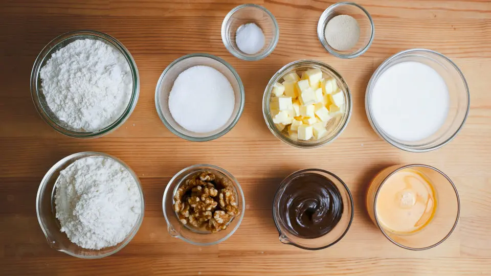 製作巧克力巴布卡蛋糕所需的食材