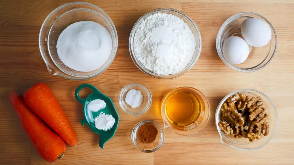 製作英式胡蘿蔔蛋糕所需的食材