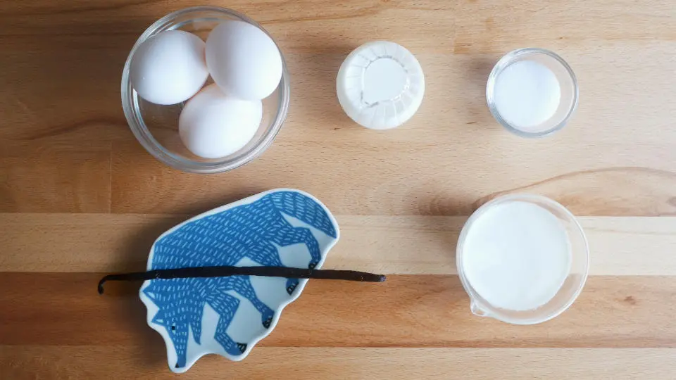 製作法式烤布蕾的食材