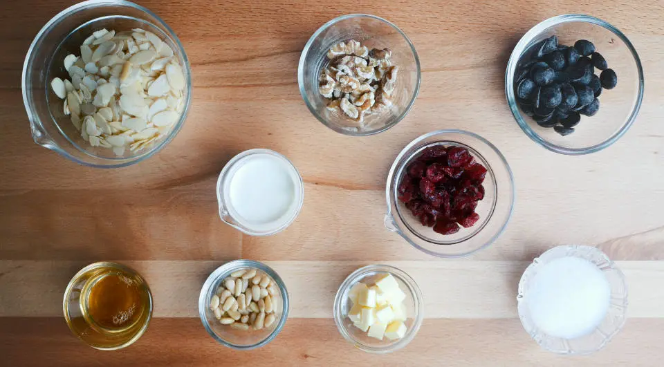 製作佛羅倫汀太妃堅果餅乾所需的食材