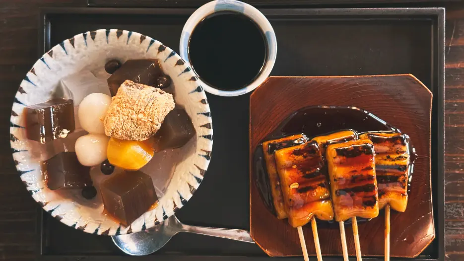 みたらし團子とみつ豆，是傳統與視覺兼備的日式甜點組