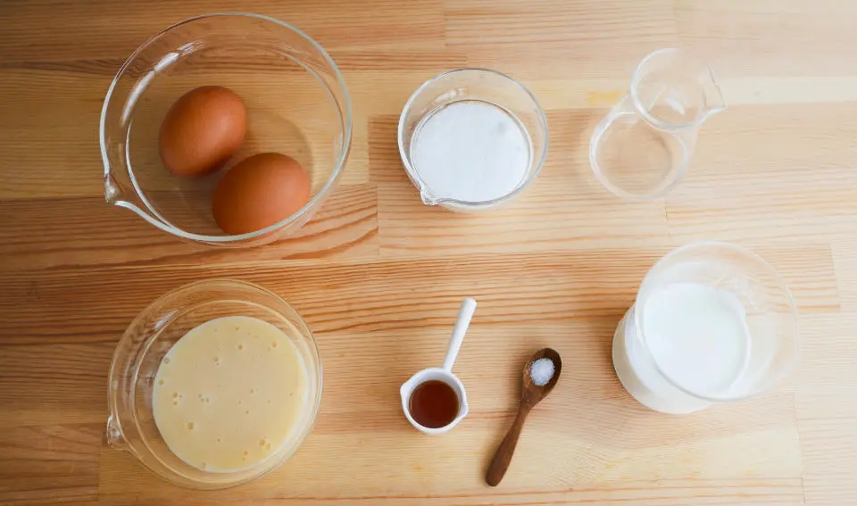 製作焦糖煉乳布丁所需的食材