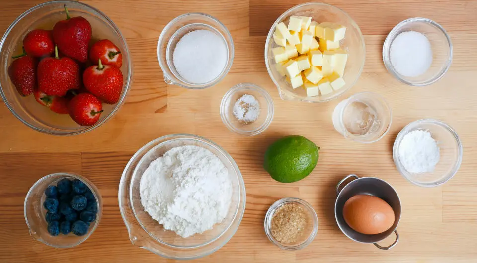 製作法式水果酥派所需的食材