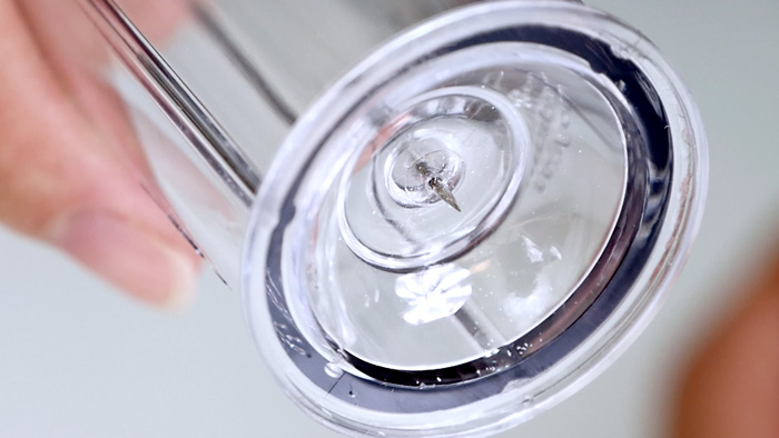 KRUPS Egg Cooker 量杯下方有一個小針