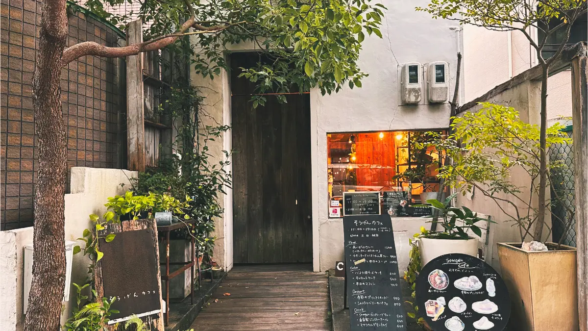 初次路過時，多半先被庭院吸引，而不會馬上意識到這是一間咖啡館