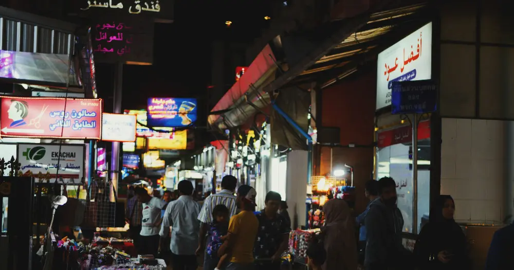 毗鄰 Nana Plaza 旁的阿拉伯街夜市