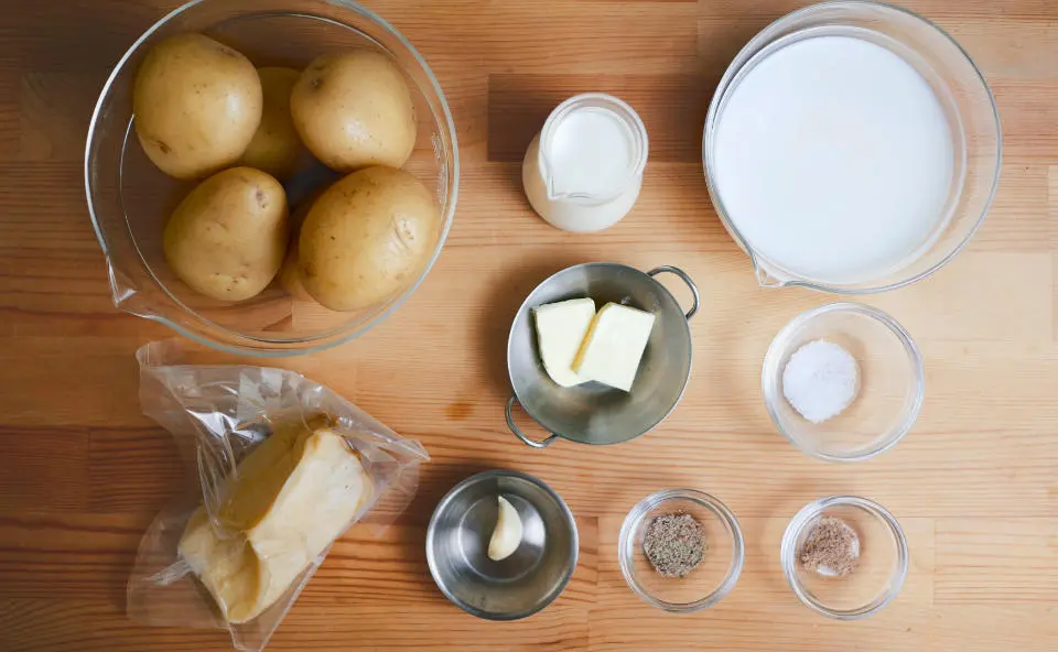製作焗烤馬鈴薯千層派所需的食材