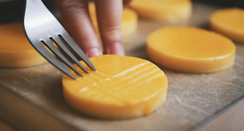 製作布列塔尼酥外觀餅特色紋路