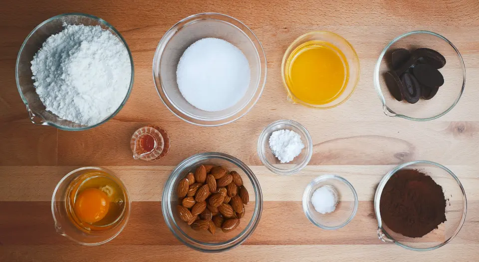 製作 Biscotti 義大利脆餅所需的食材