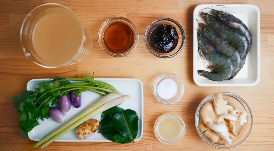 製作冬蔭功湯所需的食材