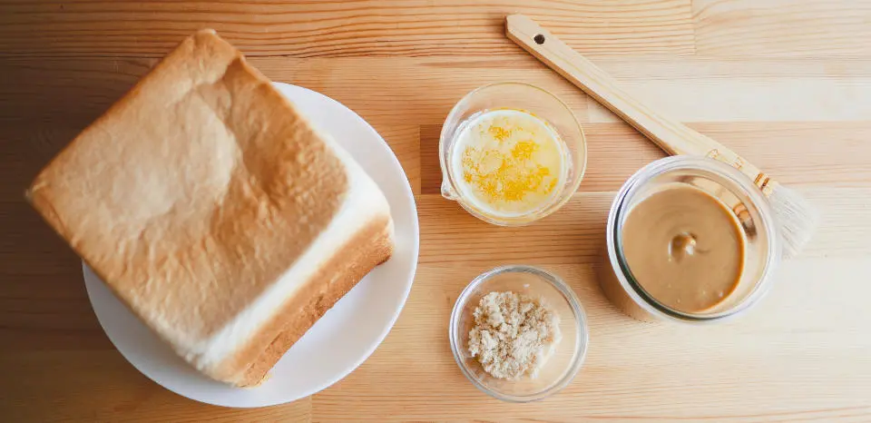 製作花生厚片與手工花生醬所需的食材