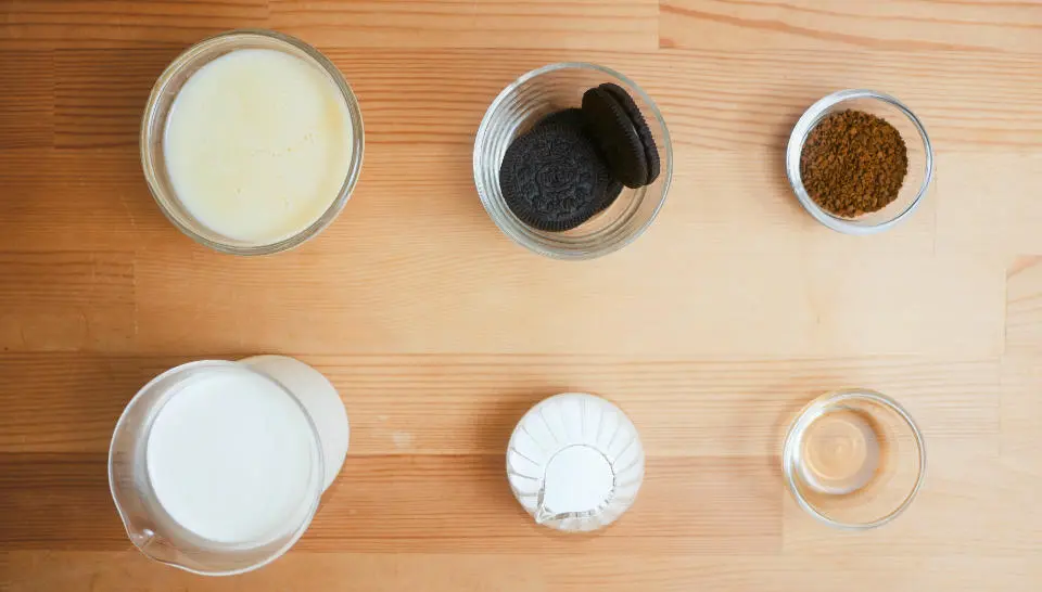 製作咖啡淇淋巧酥所需的食材